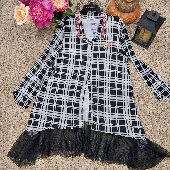 3053 Size 1X Upcycled Poly-Spandex Button Down Tunic in Black And Red. - Picture 2 of 7